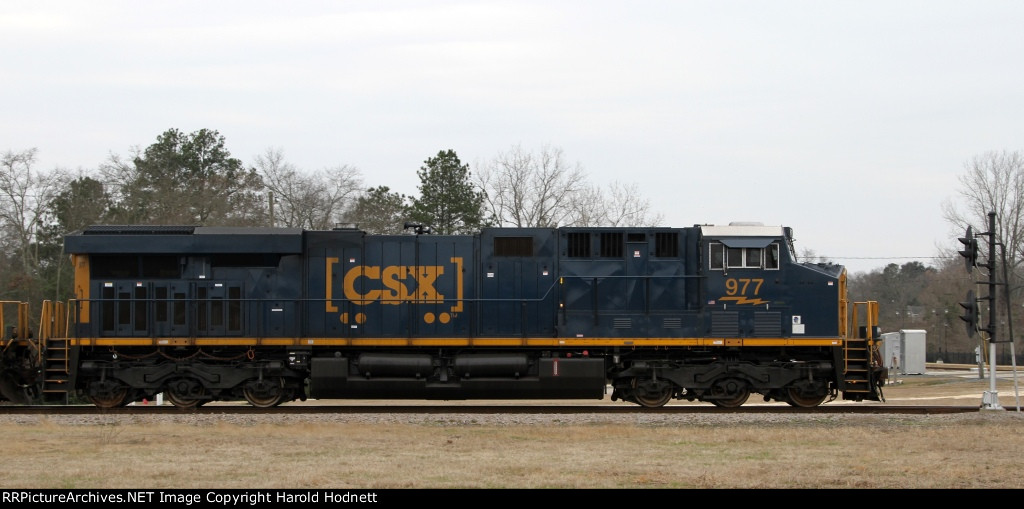 CSX 977 approaches Hamlet Crossing